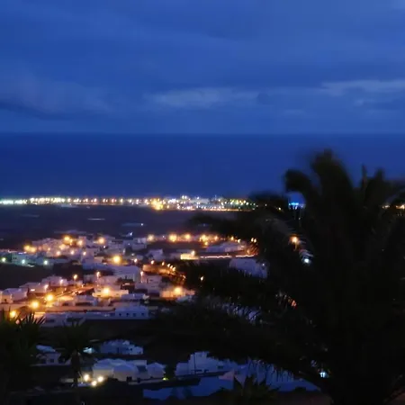 Grosses Mit Meerblick Auf Lanzarote Tías
